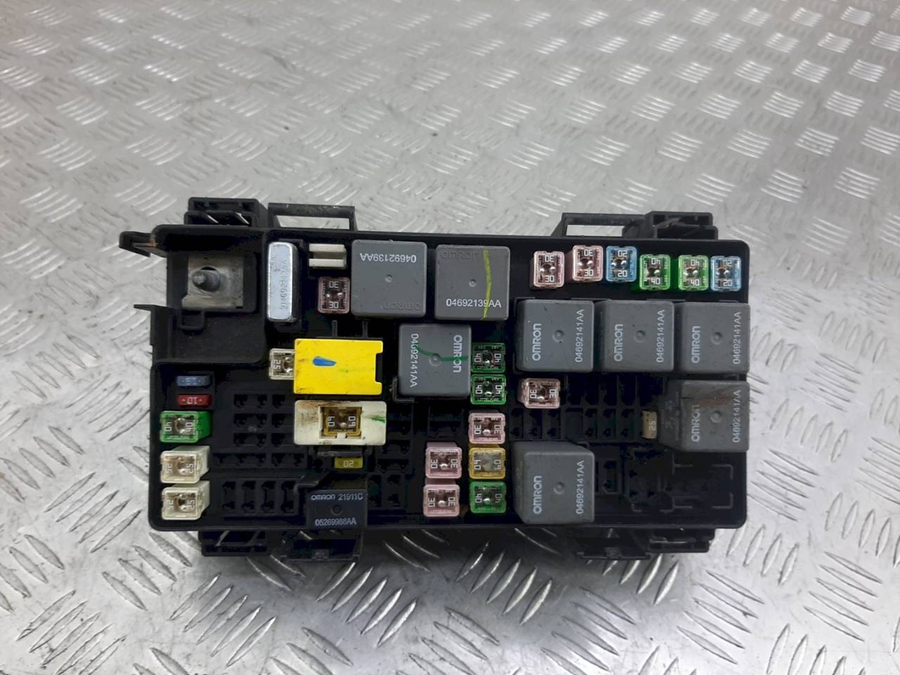 блок предохранителей Chrysler Grand Voyager 5 поколение 2008, 3.8 л., i, бензин, -, 56049720AT - фото №1