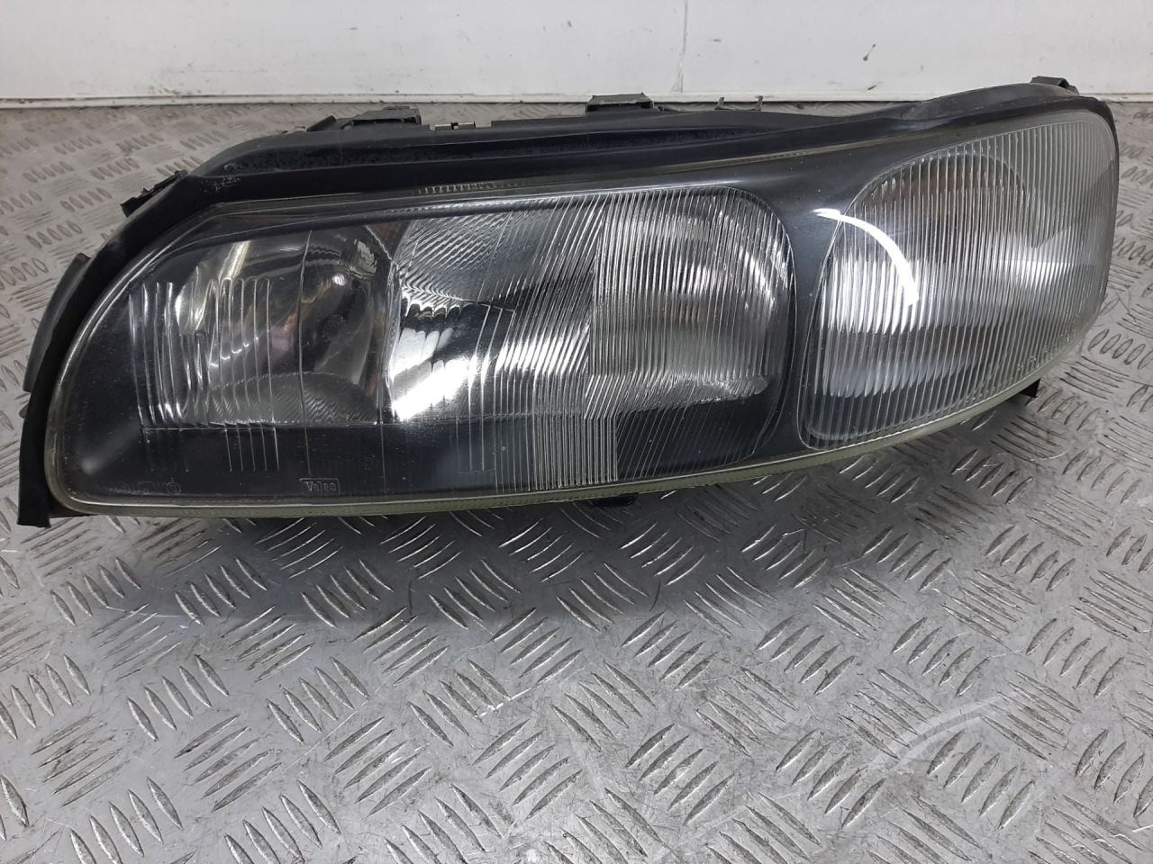 фара левая Volvo V70 2 поколение 2002, 2.4 л., B 5244 S2, бензин - фото №1