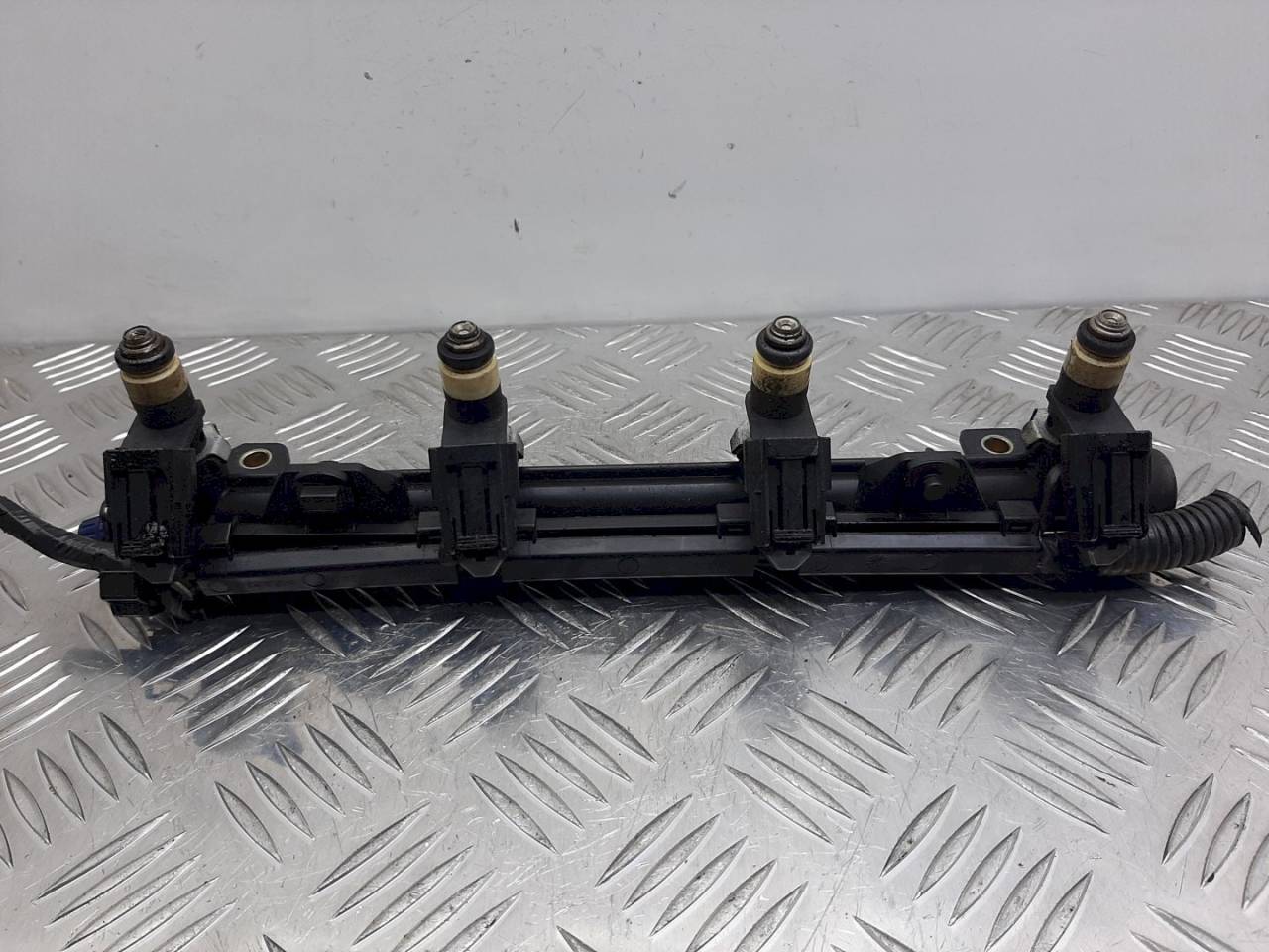 топливная рампа Skoda Fabia 1 поколение (6Y) 2001, 1.4 л., i, 36133320 - фото №1