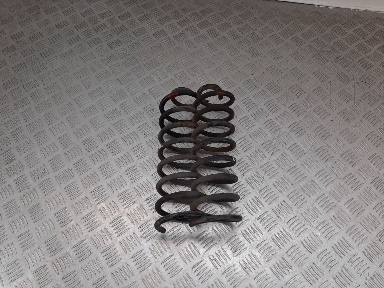 пружина задняя Renault Sandero 1 поколение 2010 - фото №1