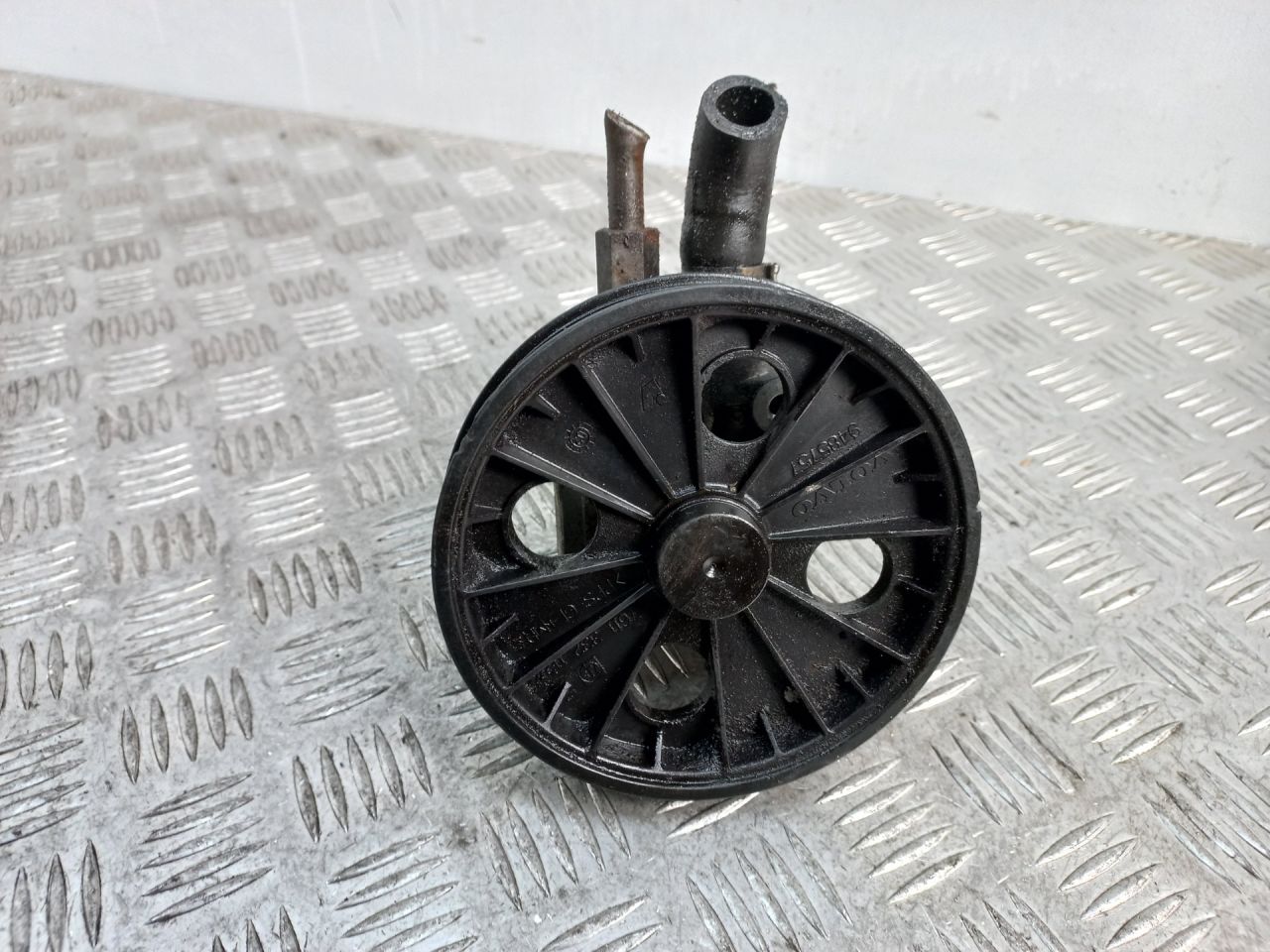 насос гидроусилителя руля Volvo V70 1 поколение 1999, 1.8 л., бензин, 7611332112, 9485757 - фото №1