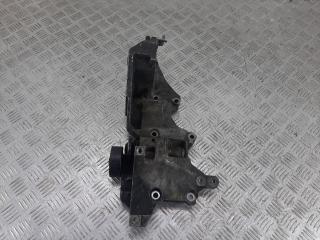 кронштейн генератора Volkswagen Caddy 3 поколение 2010, дизель, 03L903143K