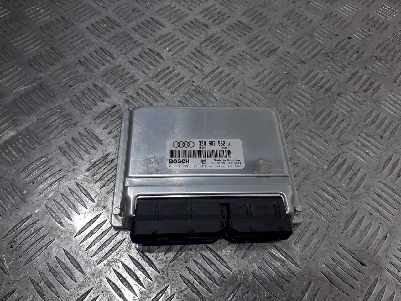 блок управления двигателем Audi A4 B5 1998, 2.4 л., i, бензин, -, 3B0907552J - фото №1