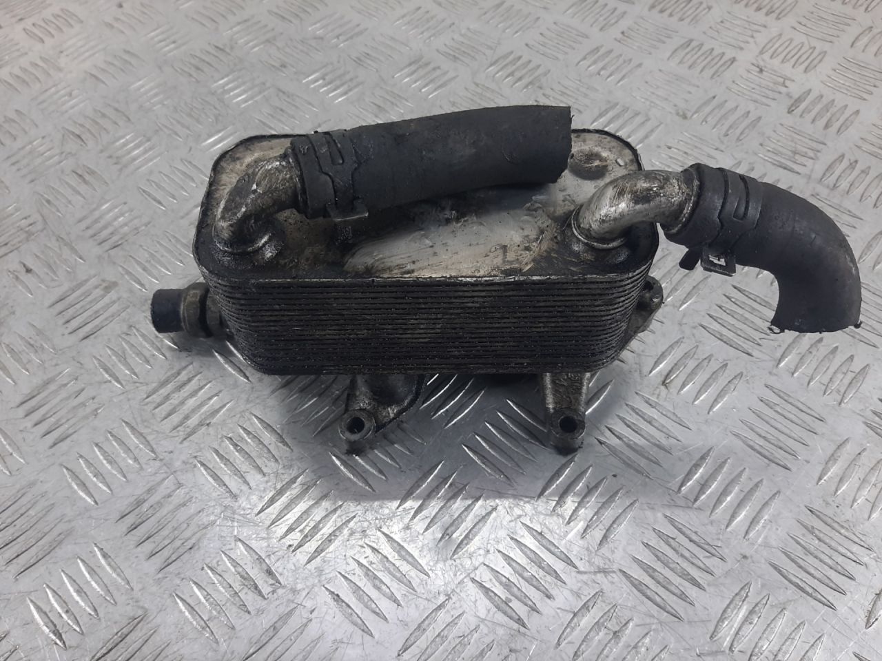 теплообменник масляного фильтра Saab 9-3 2 поколение 2003, 2.0 л., бензин, 12786260 - фото №1