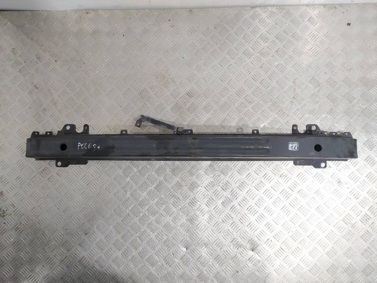 усилитель бампера переднего Volkswagen Polo 3 поколение 2001 - фото №1