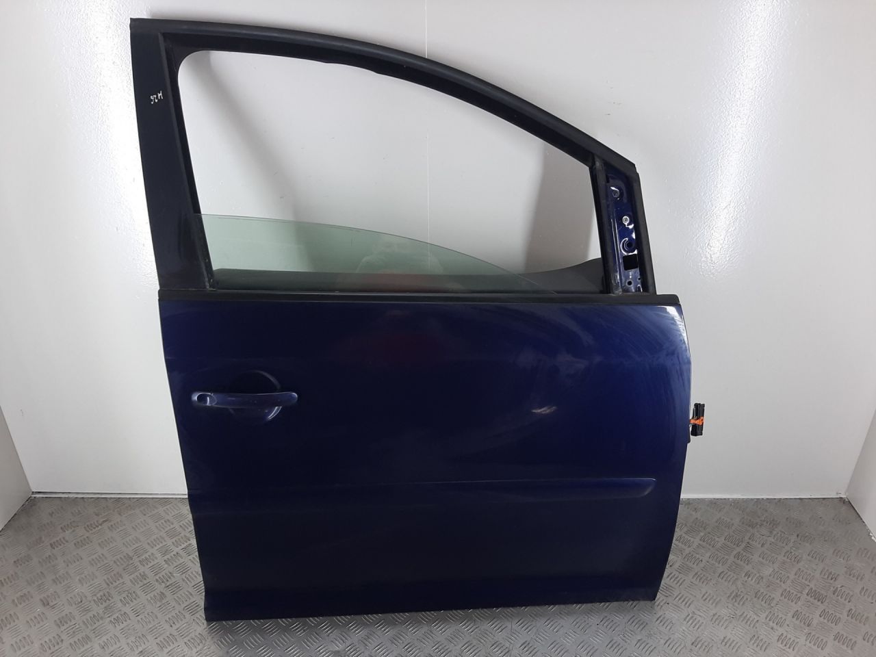 дверь передняя правая Volkswagen Touran 1 поколение 2006, 2.0 л., TDi PD, BKD, дизель - фото №1