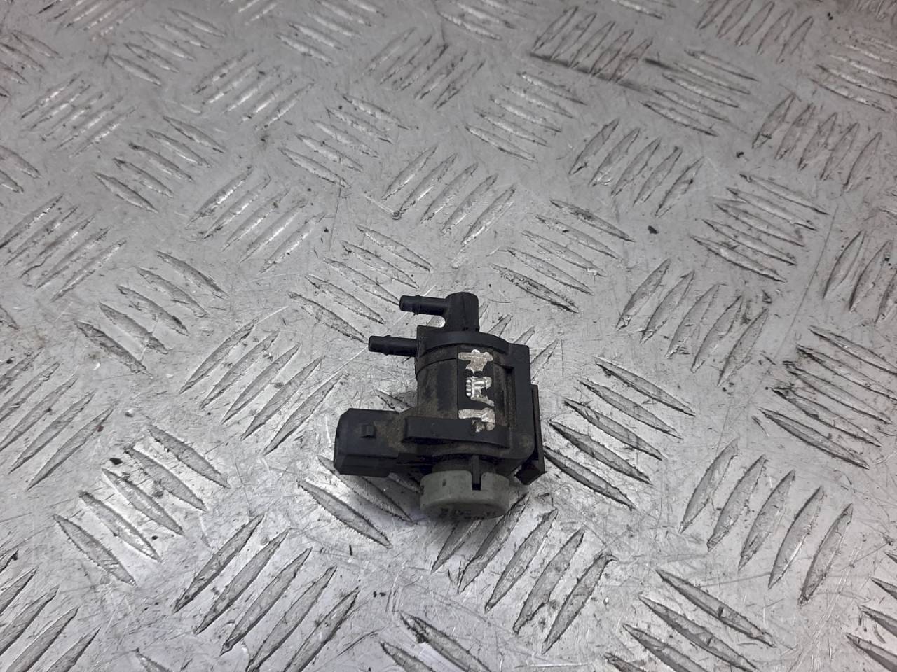 клапан управления турбиной (актуатор) Volkswagen Passat B5 2000, 1.9 л., TDi, 1J0906283A - фото №1