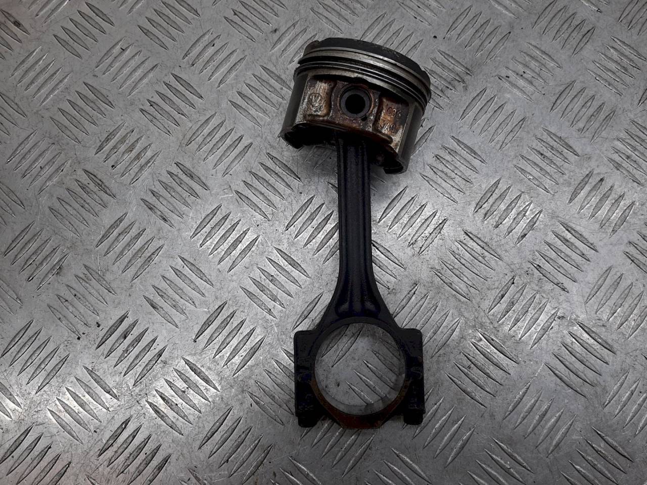 поршень Skoda Fabia 1 поколение (6Y) 2002, 1.4 л., i, 036AQ - фото №1