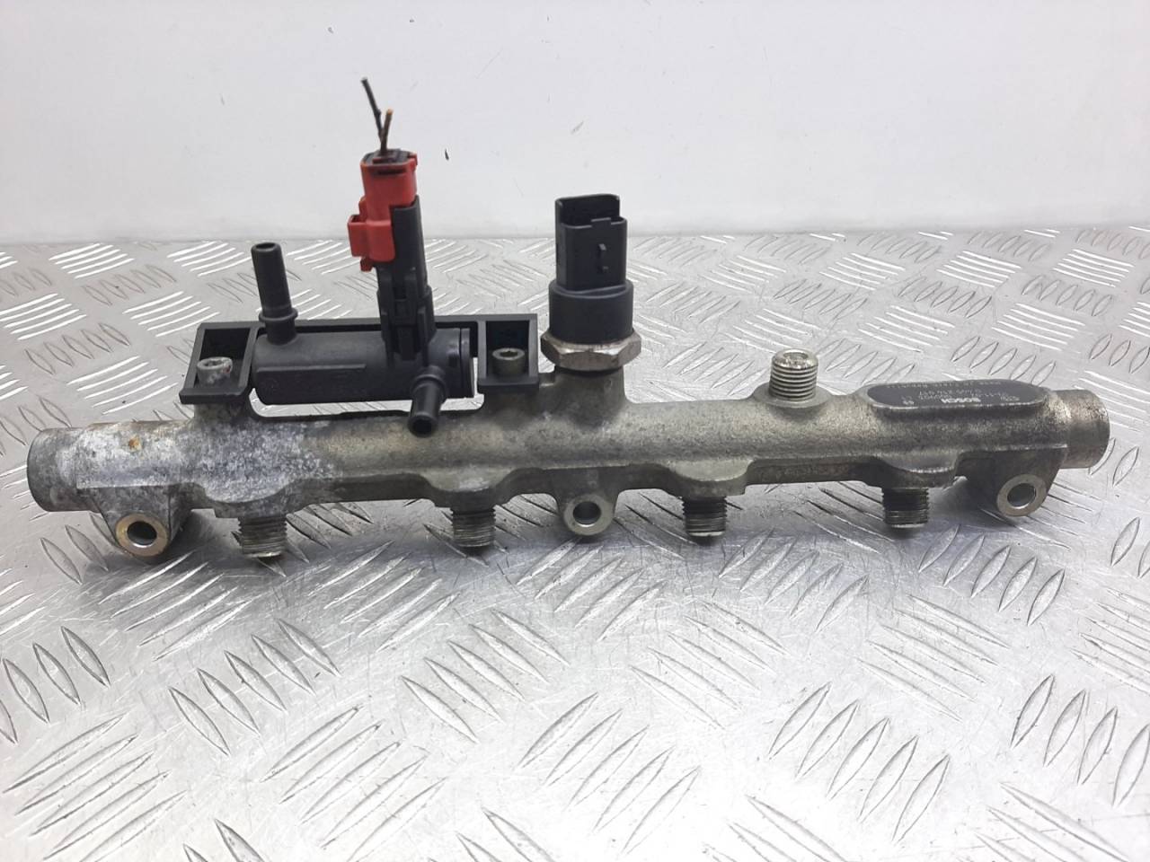 топливная рампа Citroen C5 1 поколение 2003, 2.2 л., HDi, 445214017 - фото №1