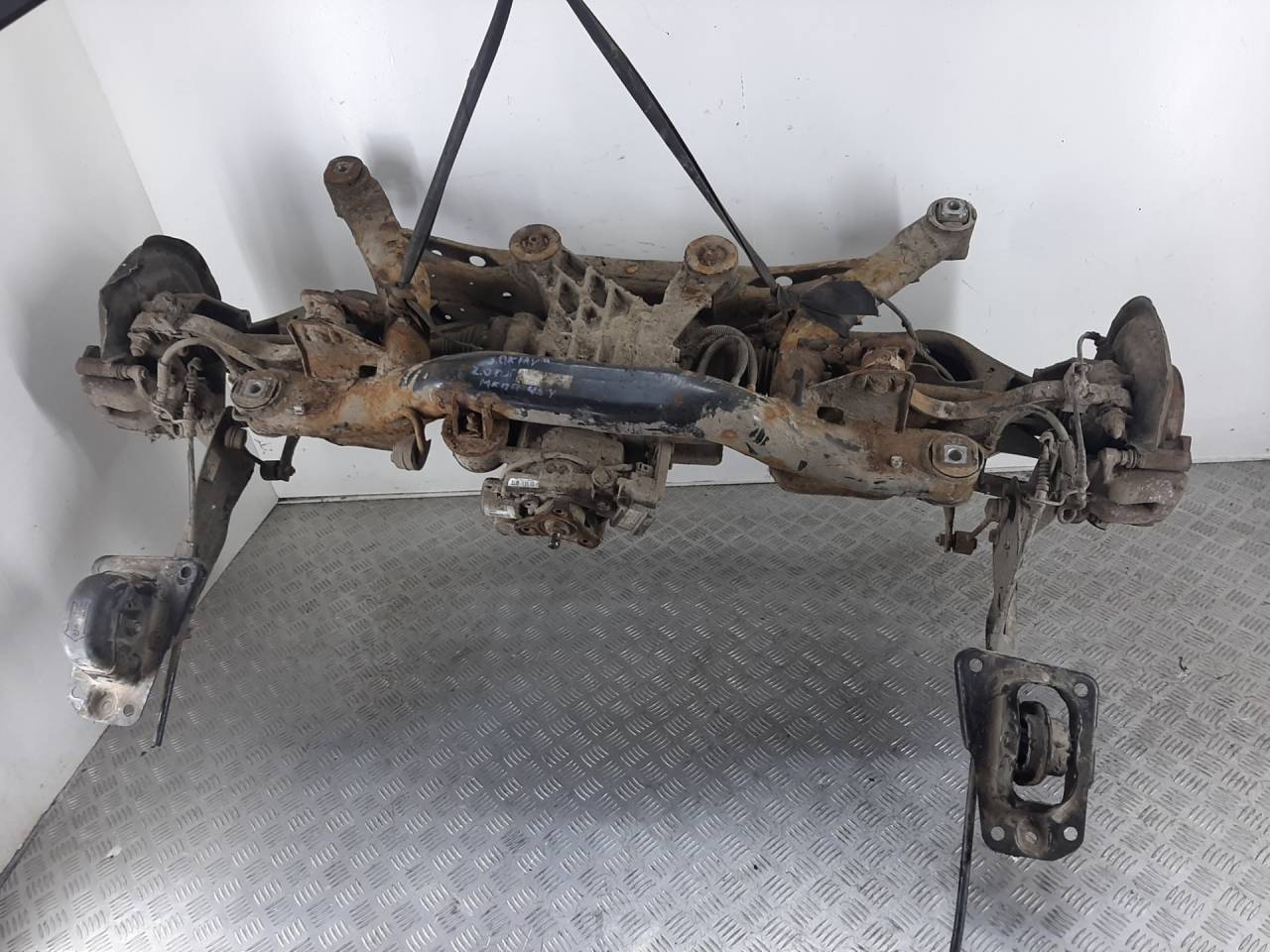 балка подвески задняя Skoda Octavia 2 поколение (A5) 2008, 2.0 л., дизель - фото №1