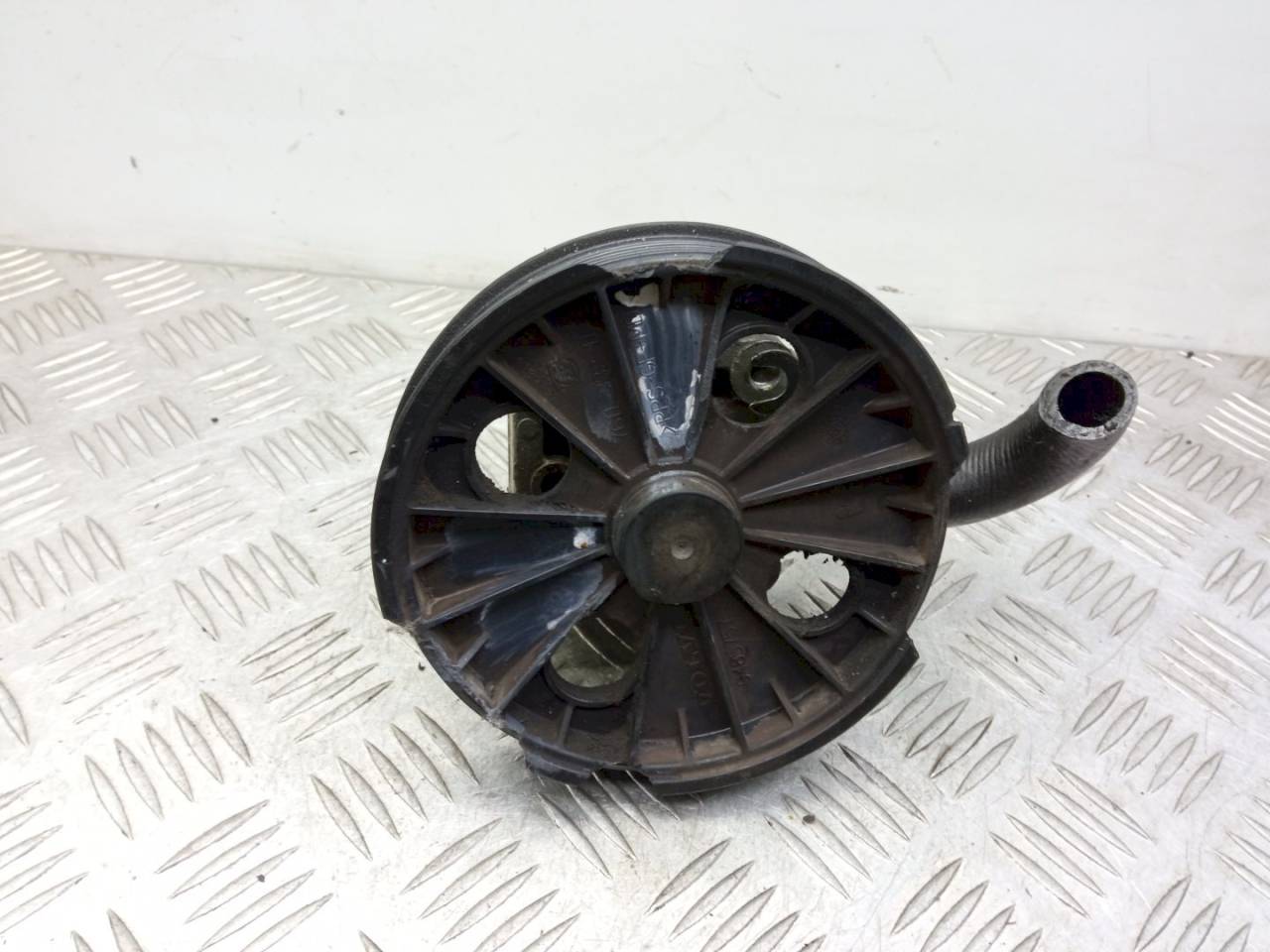 насос гидроусилителя руля Volvo V70 2 поколение 2004, 2.4 л., i - фото №1