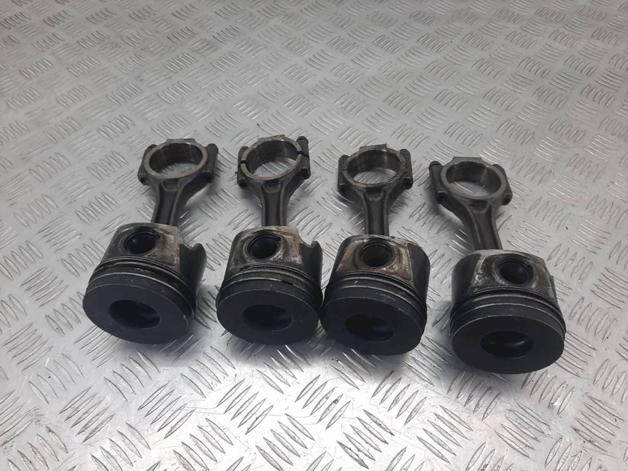 поршень Volkswagen Passat B6 2006, 2.0 л., TDi - фото №1