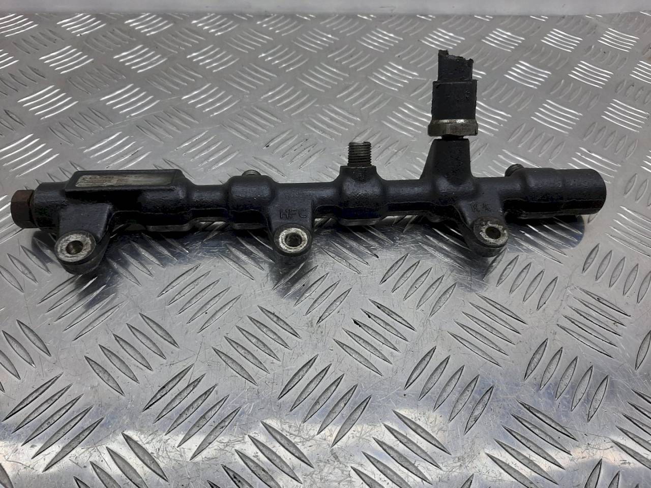 топливная рампа Kia Carnival UP/GQ 2000, 2.9 л., CRDi, R9144Z031A - фото №1