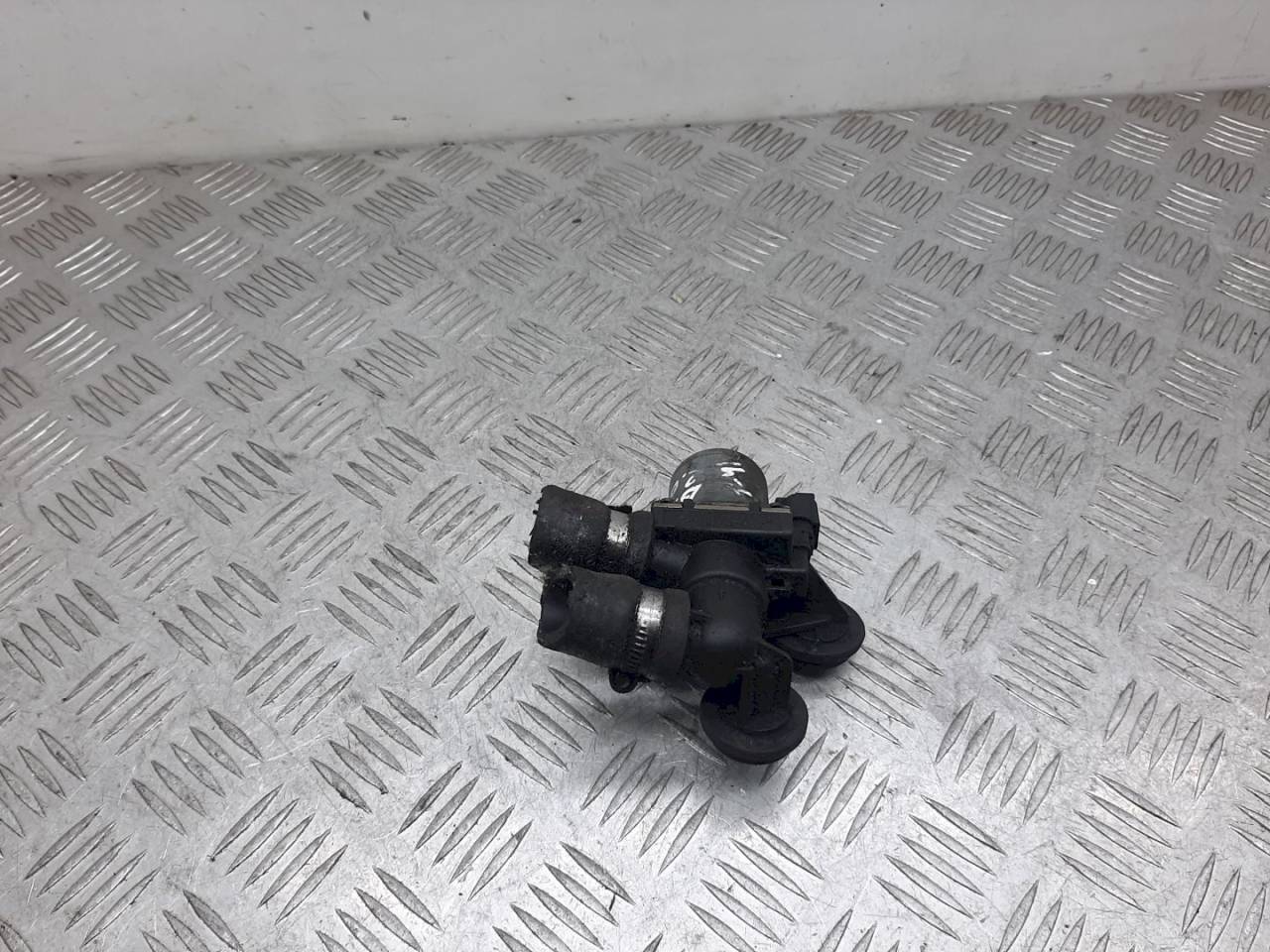 кран отопителя (печки) BMW 3 серия E46 2001, 2.0 л., D, 1147412144 - фото №1