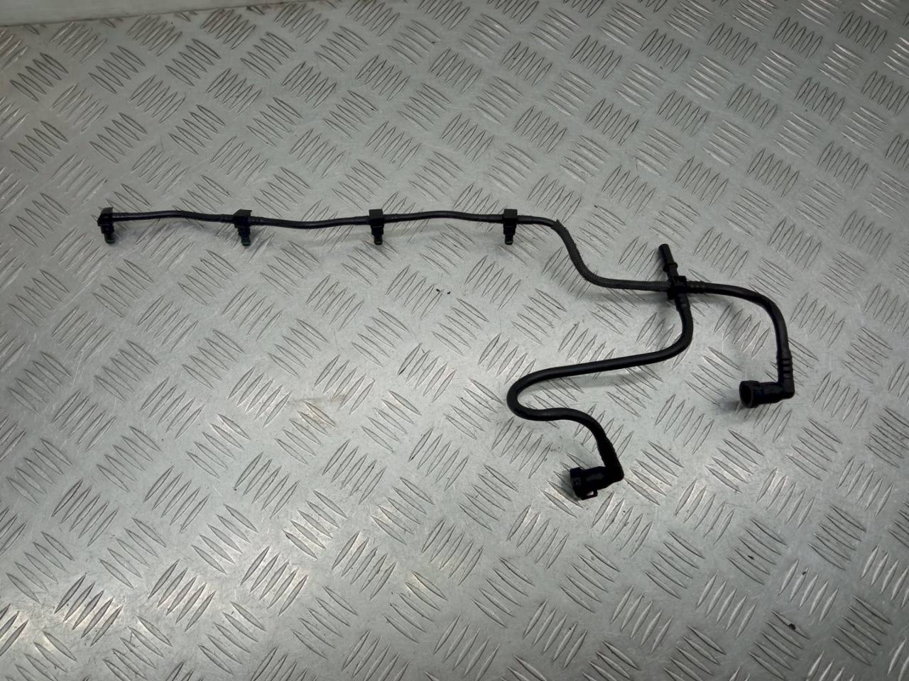 трубка обратки форсунок Renault Laguna 2 поколение 2003, 1.9 л., DCi - фото №1