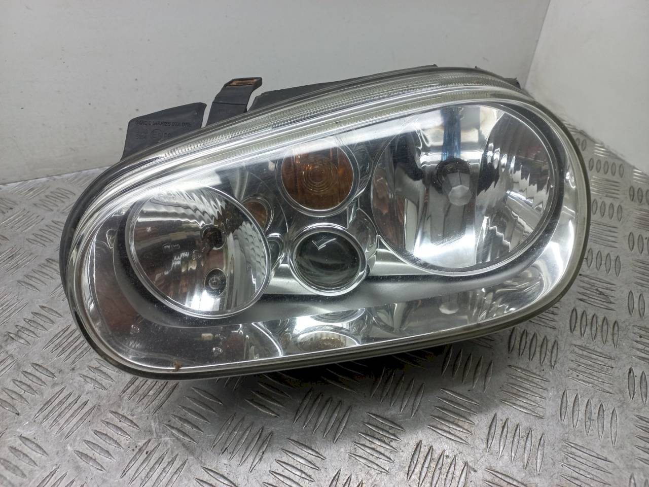 фара левая Volkswagen Golf 4 поколение 2004, 1J1941015C - фото №1