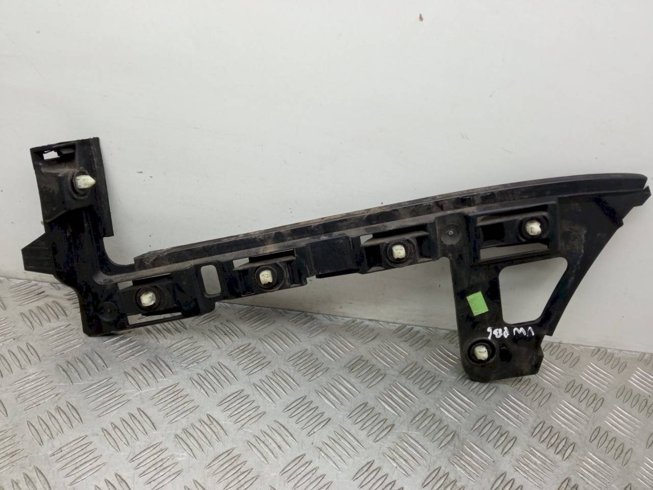 крепление бампера Volkswagen Passat B6 2007, 3C9807393 - фото №1