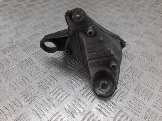 кронштейн КПП Audi A4 B5 1999, 1.8 л., i, бензин, 8D0399114S