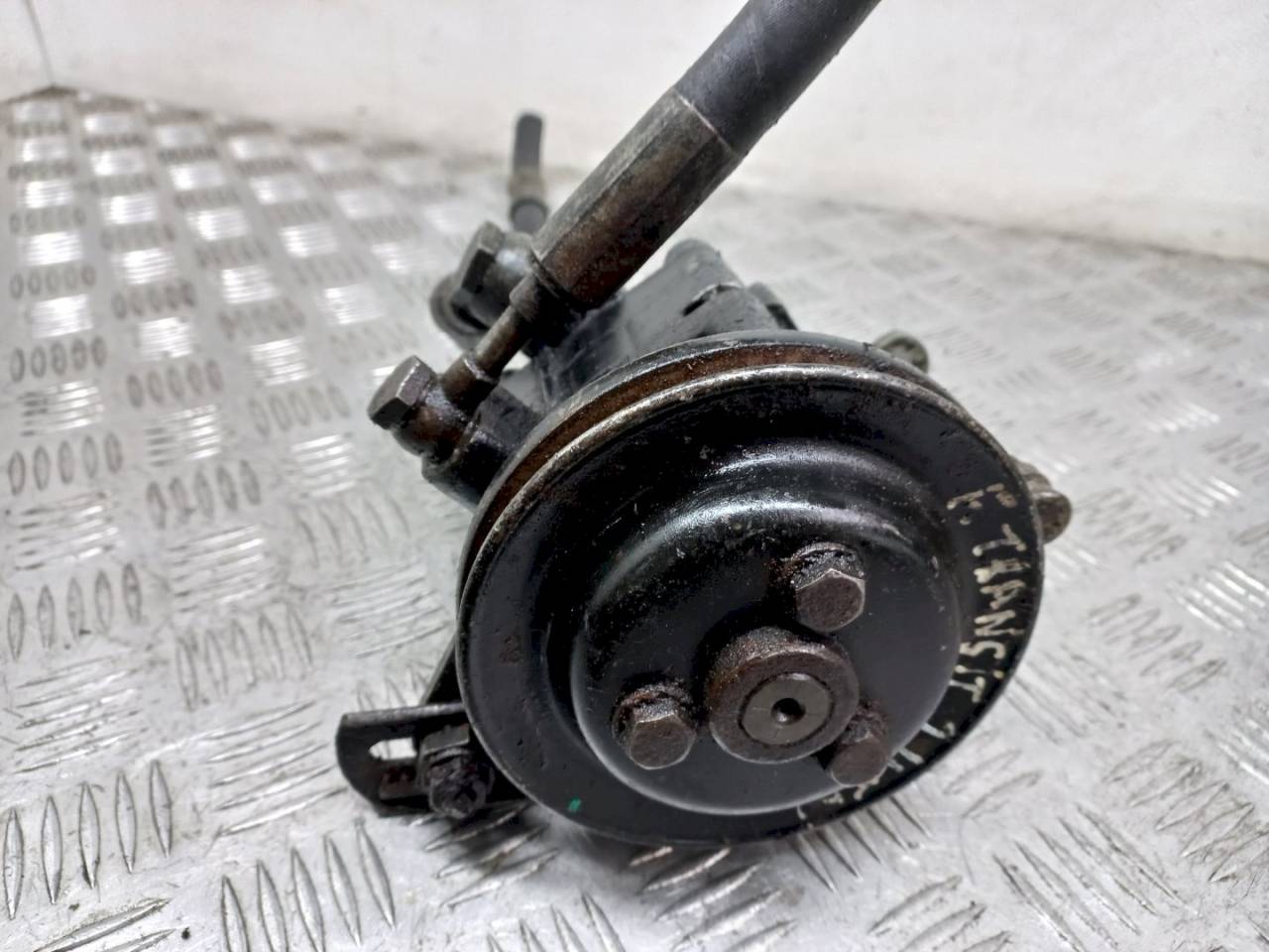 насос гидроусилителя руля Ford Transit 6 поколение 2003, 2.4 л., TD, дизель - фото №1