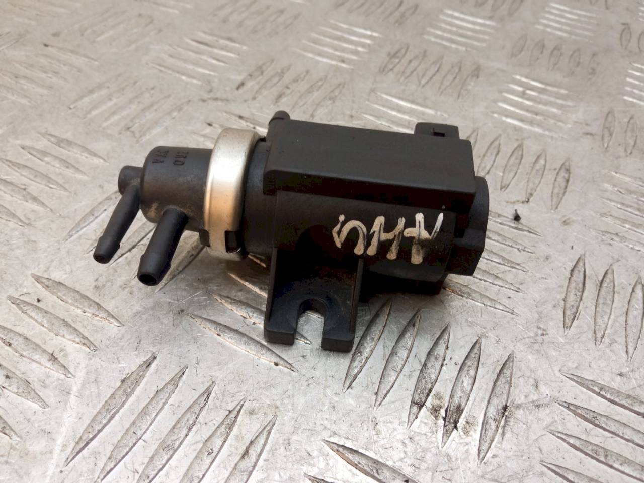 клапан управления турбиной (актуатор) Volkswagen Passat B5 2000, 1.9 л., TDi, 1H0906627 - фото №1