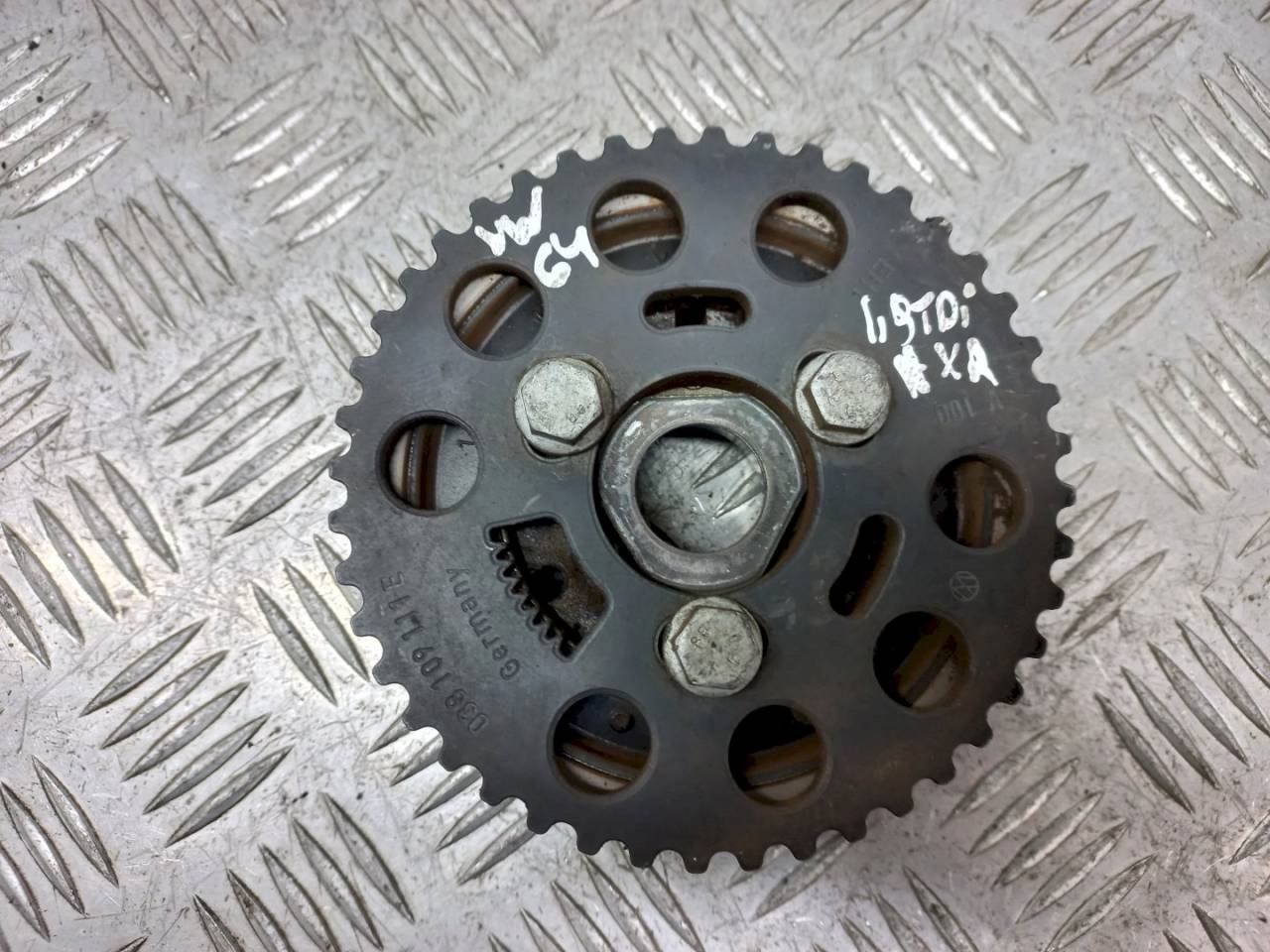 шкив распредвала Volkswagen Golf 4 поколение 2004, 1.9 л., TDi, 038109111E - фото №1