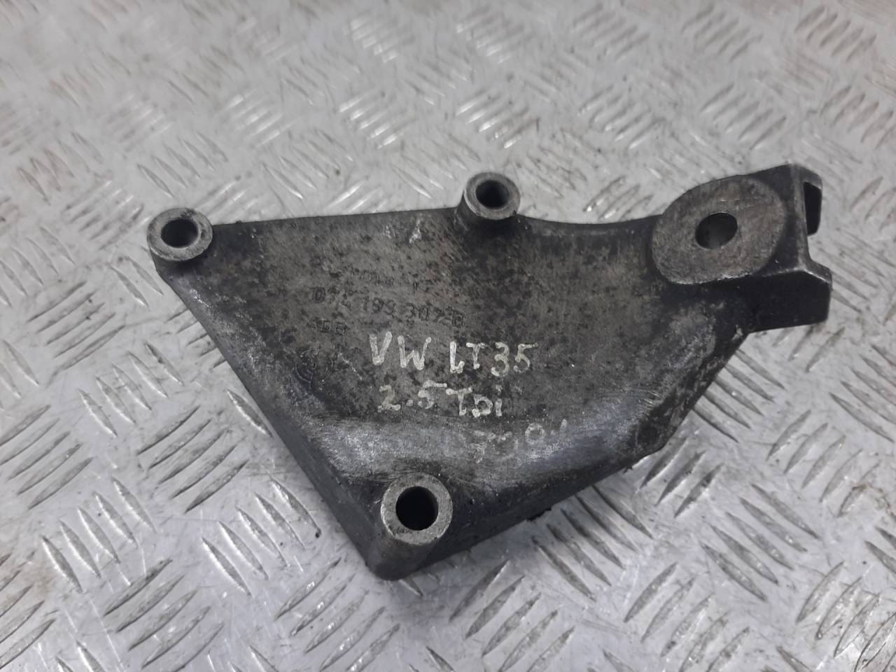 кронштейн двигателя Volkswagen LT 2 поколение 2001, 2.5 л., дизель, 074199307B - фото №1