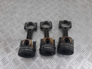 поршень Volvo V40 1 поколение [2-й рестайлинг] 2003, 1.9 л., дизель, -