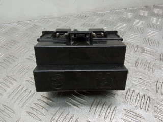 блок предохранителей Ford Transit 6 поколение 2001, 2.0 л., D3FA, дизель, 5МКПП, микроавтобус