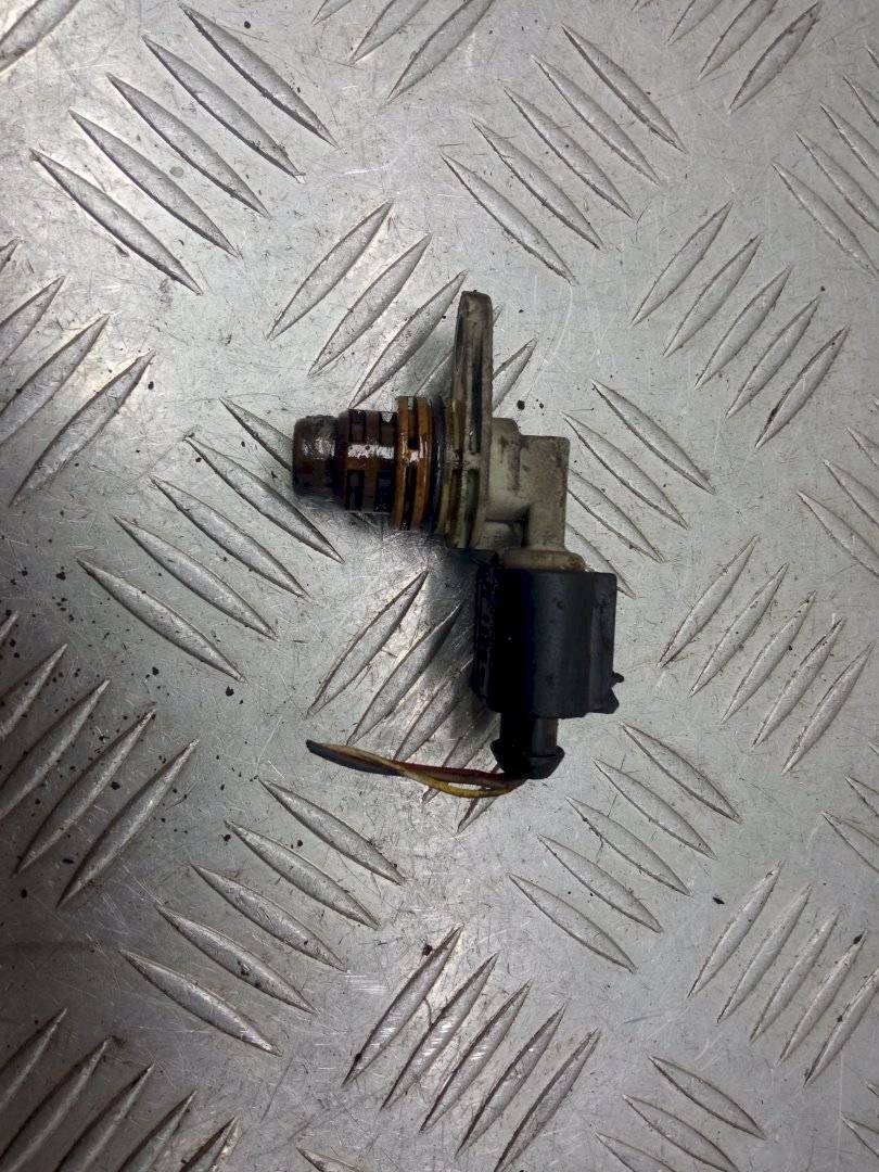 датчик распредвала Volkswagen Polo 4 поколение 2004, 1.2 л., i, 030907601D - фото №1