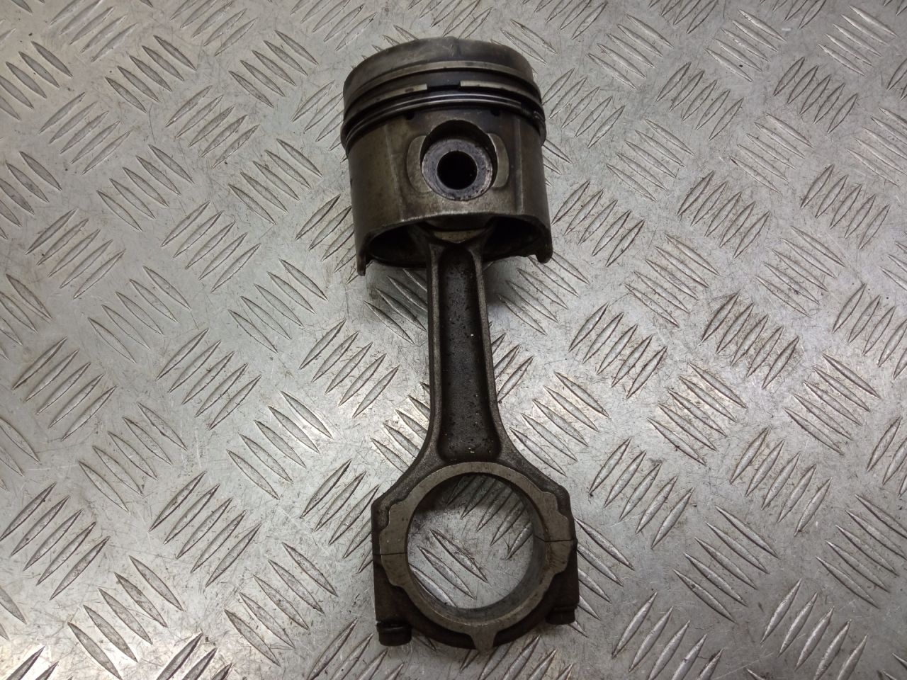 поршень Renault Laguna 2 поколение 2005, 1.9 л., DCi, дизель, 10167 - фото №1