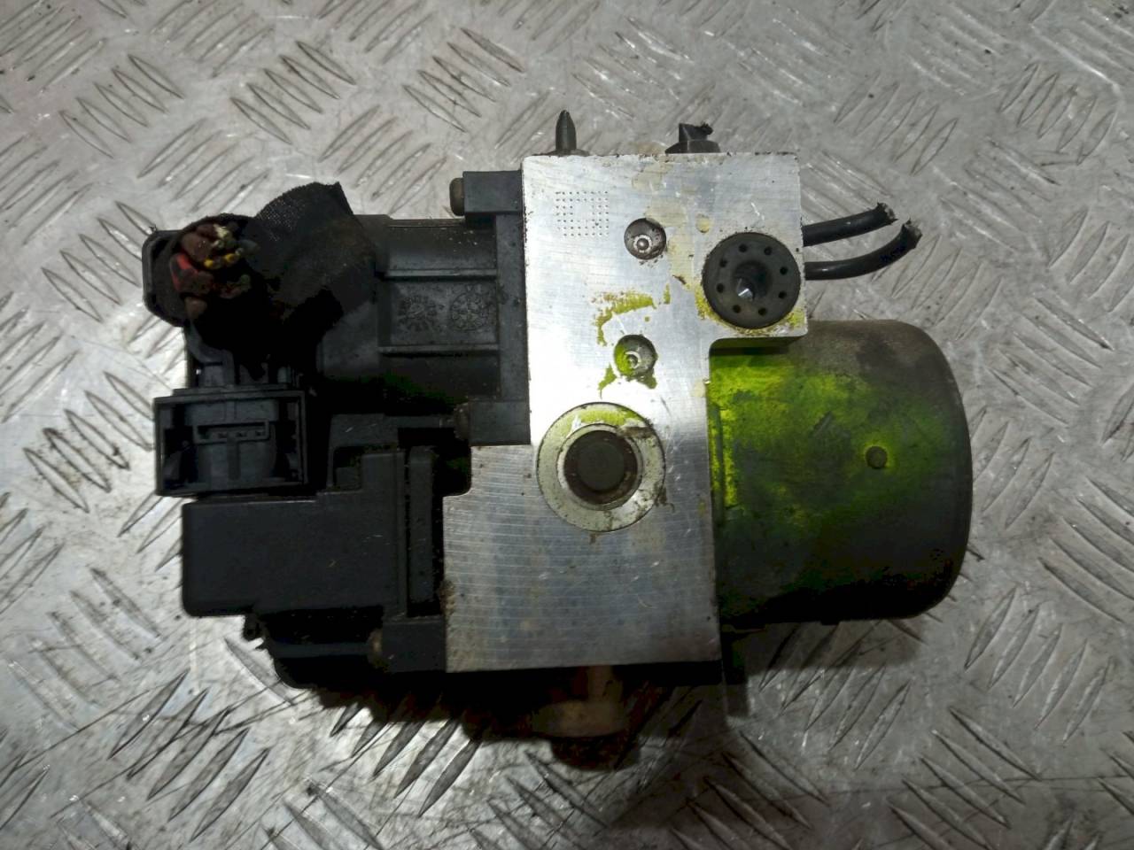 блок ABS Audi A6 4B/C5 1997, 1.8 л., i, бензин, -, 0273004281 - фото №1