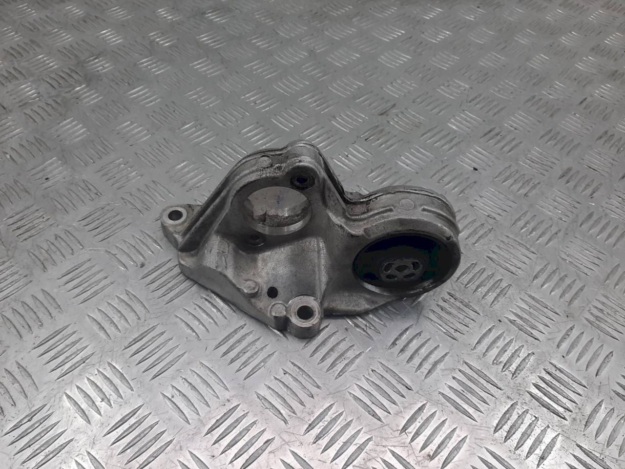 кронштейн полуоси Peugeot 206 1 поколение 2001, 96358893 - фото №1