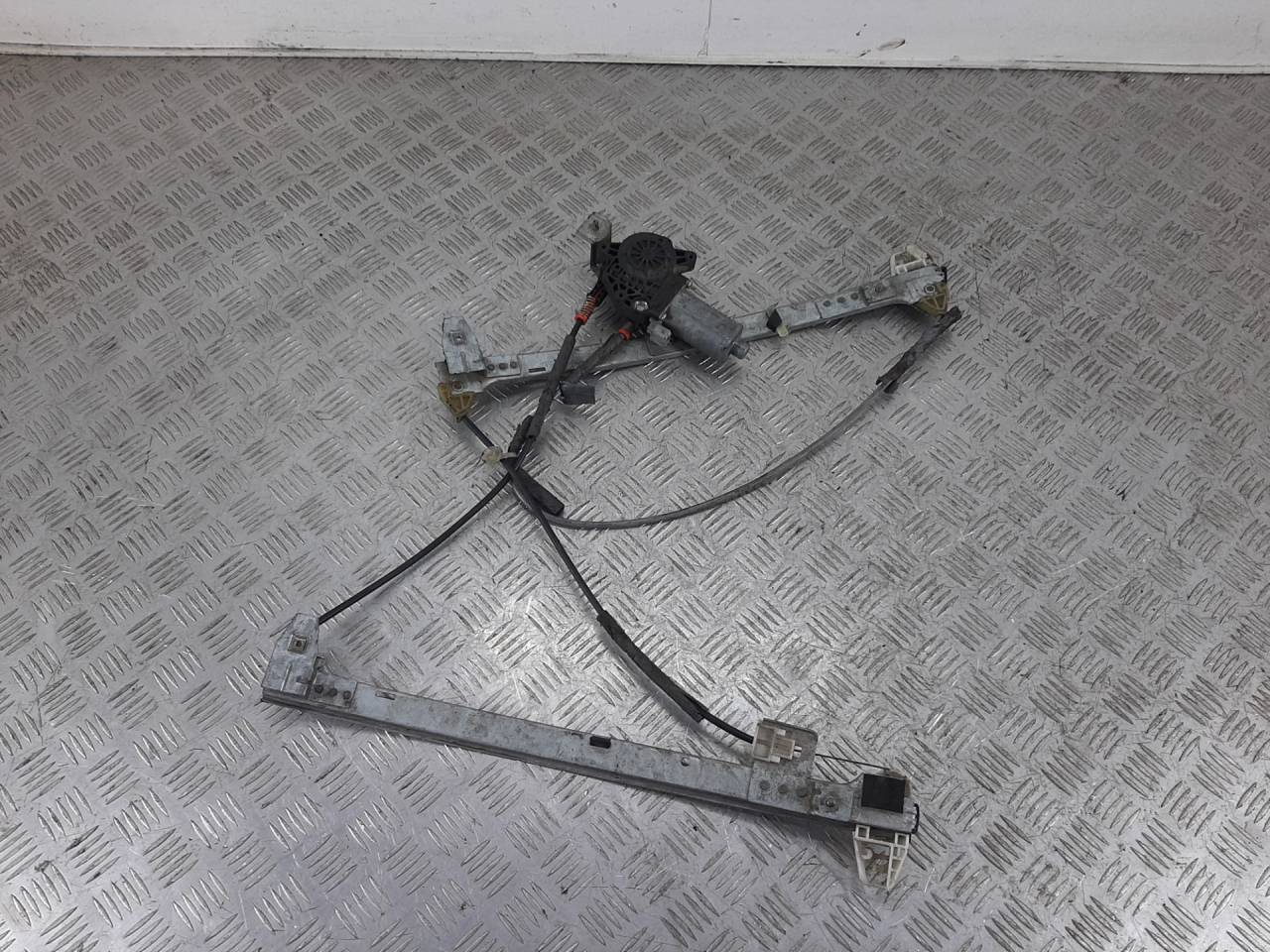стеклоподъемник электрический передний левый Citroen Xsara 1 поколение 2000 - фото №1