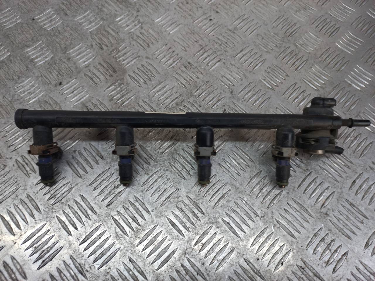 топливная рампа Ford Fiesta 5 поколение 2005, 1.3 л., i, бензин, 2NIU-9D280-CB - фото №1