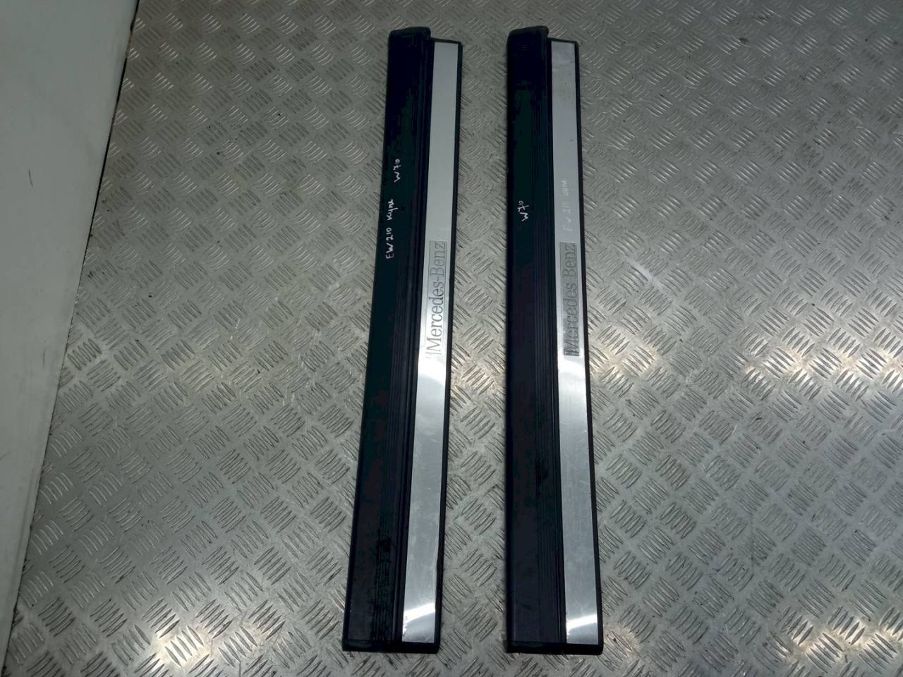 накладка на порог Mercedes-Benz E-Класс W210/S210 1999, купе, 2086800235 - фото №1