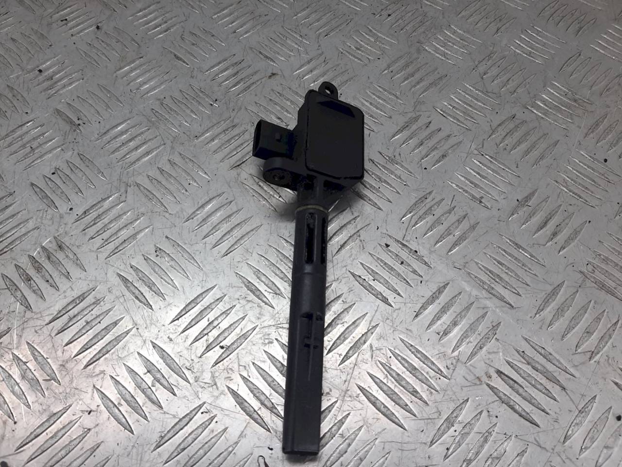 датчик уровня масла Volkswagen Polo 4 поколение 2005, 1.2 л., i, 045907660D - фото №1