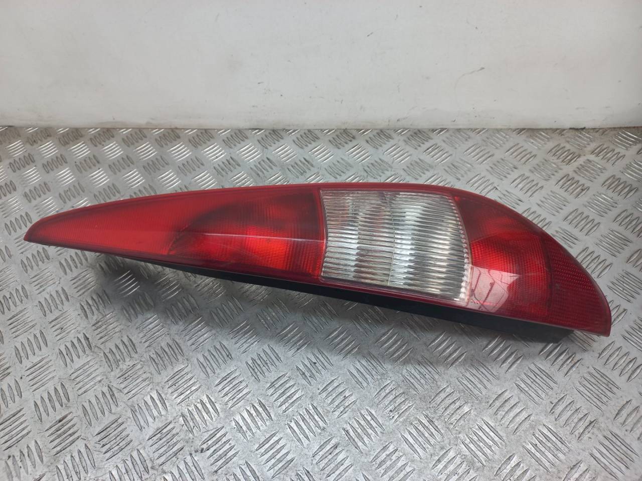 фонарь задний правый Ford Mondeo 3 поколение 2003, универсал, 1S71-13404-C - фото №1