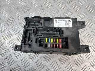 блок предохранителей Opel Corsa D 2009, 13308948