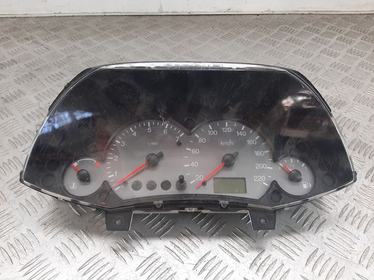 щиток приборов (приборная панель) Ford Focus 1 поколение 2001, 1.6 л., i, бензин, 98AB-10849-JH - фото №1