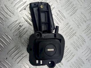 кнопка открытия багажника Renault Clio 2 поколение 2000, 842255