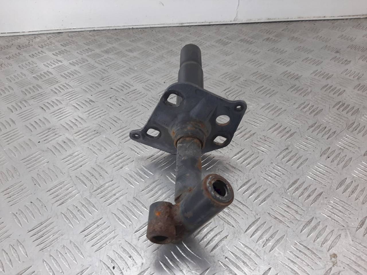 крепление бампера BMW 5 серия E39 2000, 2.2 л., i, 51.11-8159360 - фото №1