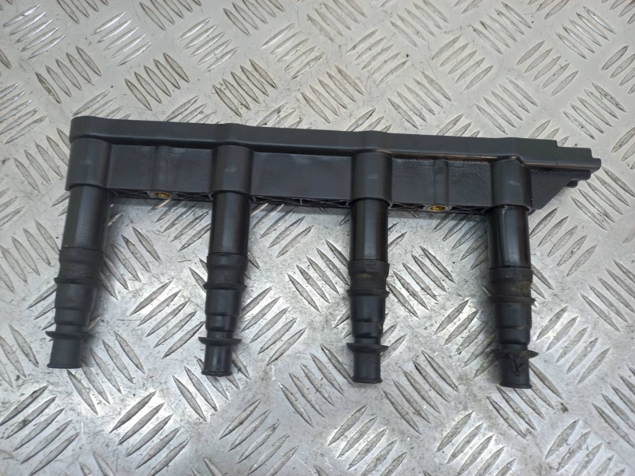 катушка зажигания Peugeot 307 1 поколение 2005, 1.4 л., i, 9651710680 - фото №1