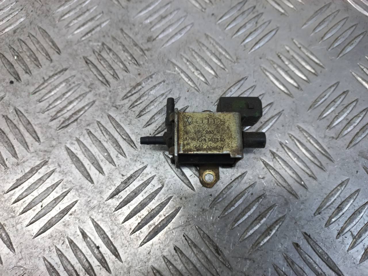 электромагнитный клапан Audi A4 B5 1999, 1.8 л., Ti, бензин, 026906283H - фото №1