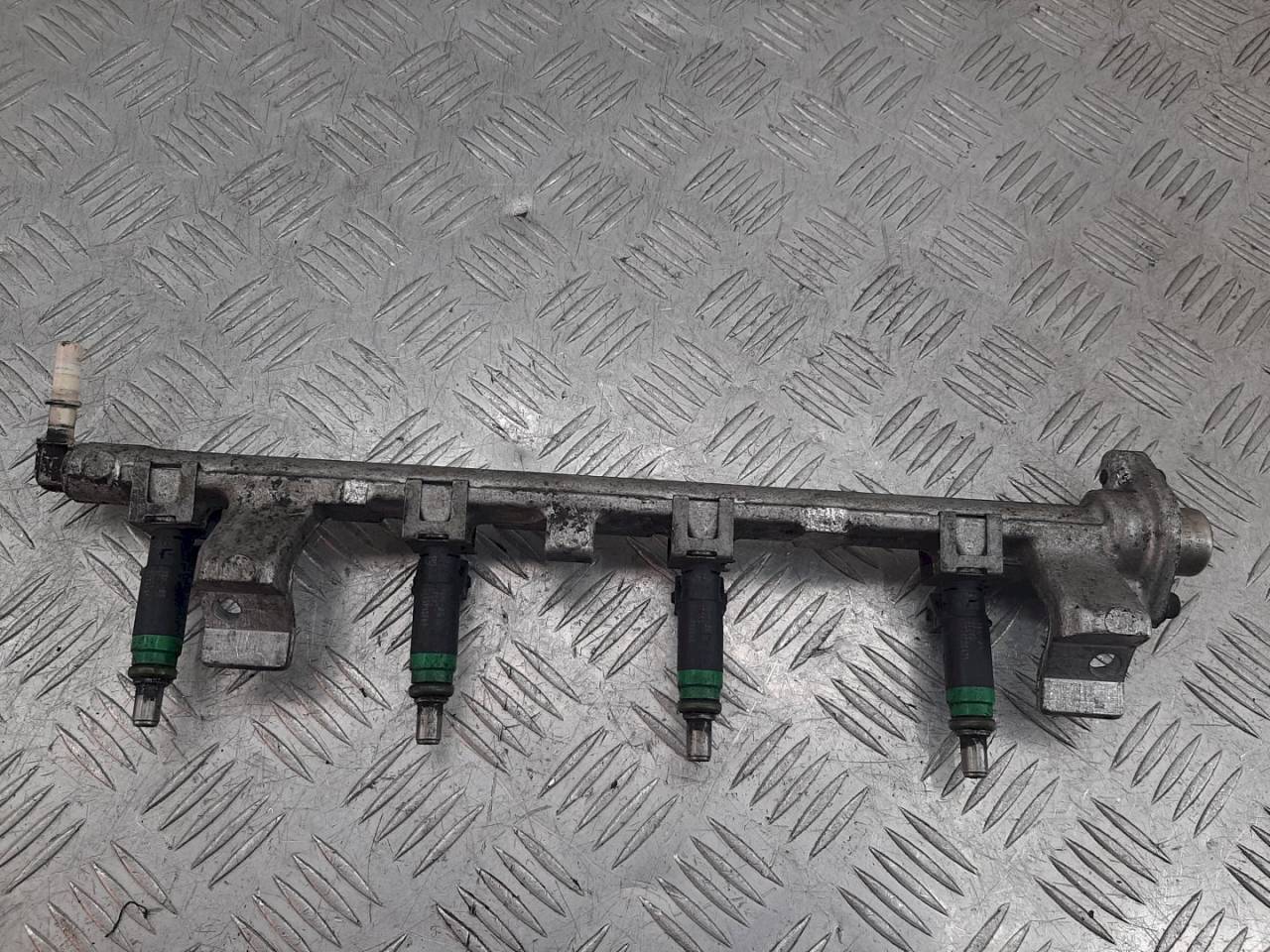 топливная рампа Ford Focus 2 поколение 2005, 1.6 л., i, 9D280-9H487-CA - фото №1