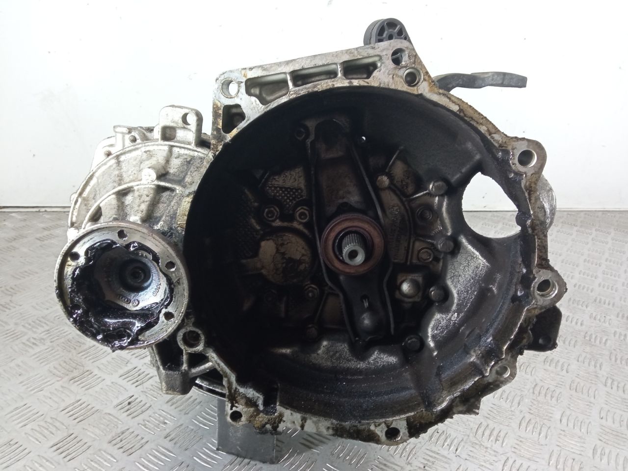 КПП механическая (МКПП) Volkswagen Golf 5 поколение 2006, 1.9 л., BXE, дизель, МКПП, универсал, JCR, 19678 - фото №1