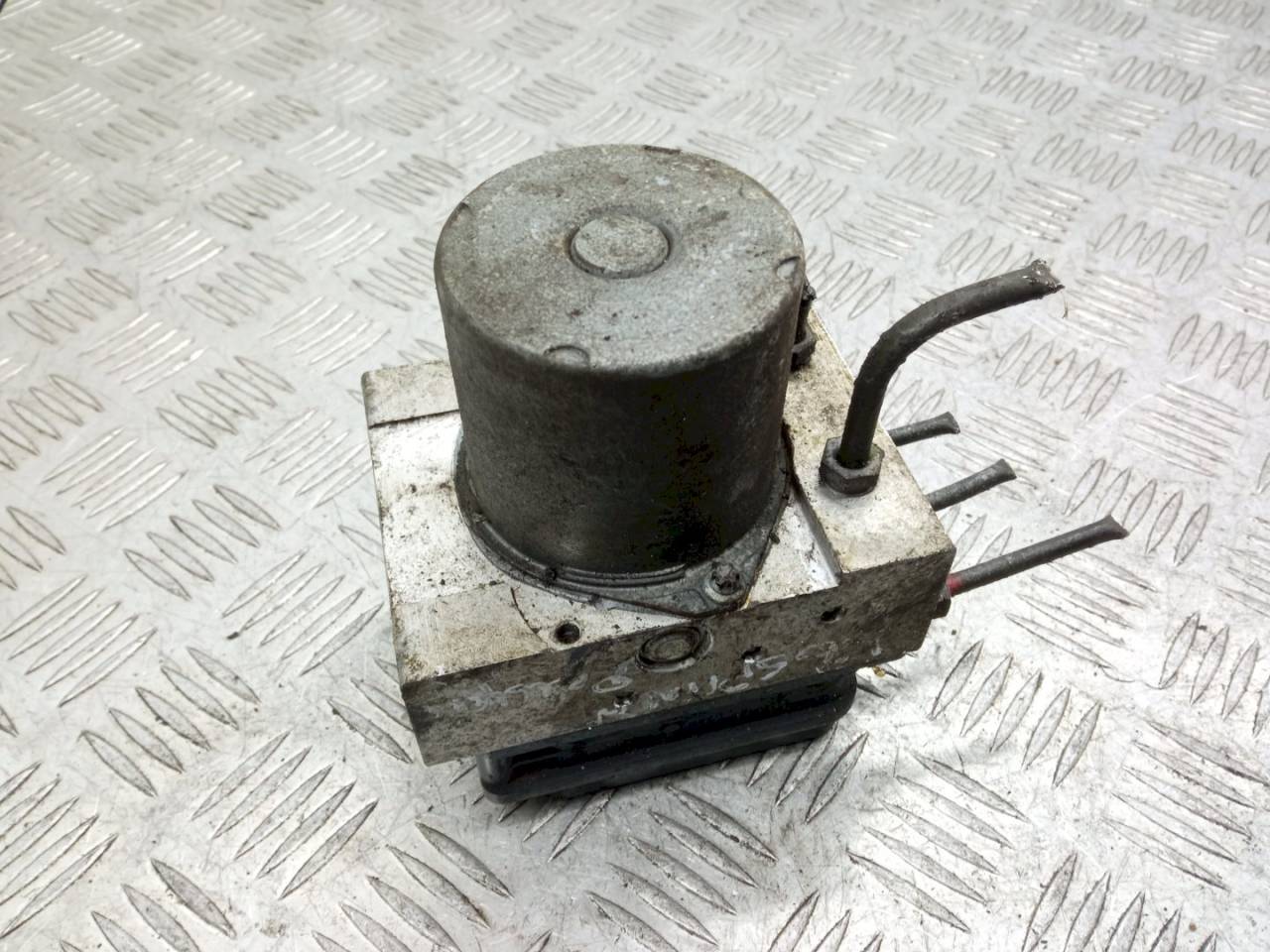 блок ABS Mercedes-Benz Sprinter 2 поколение (W906) 2008, A0014462589 - фото №1