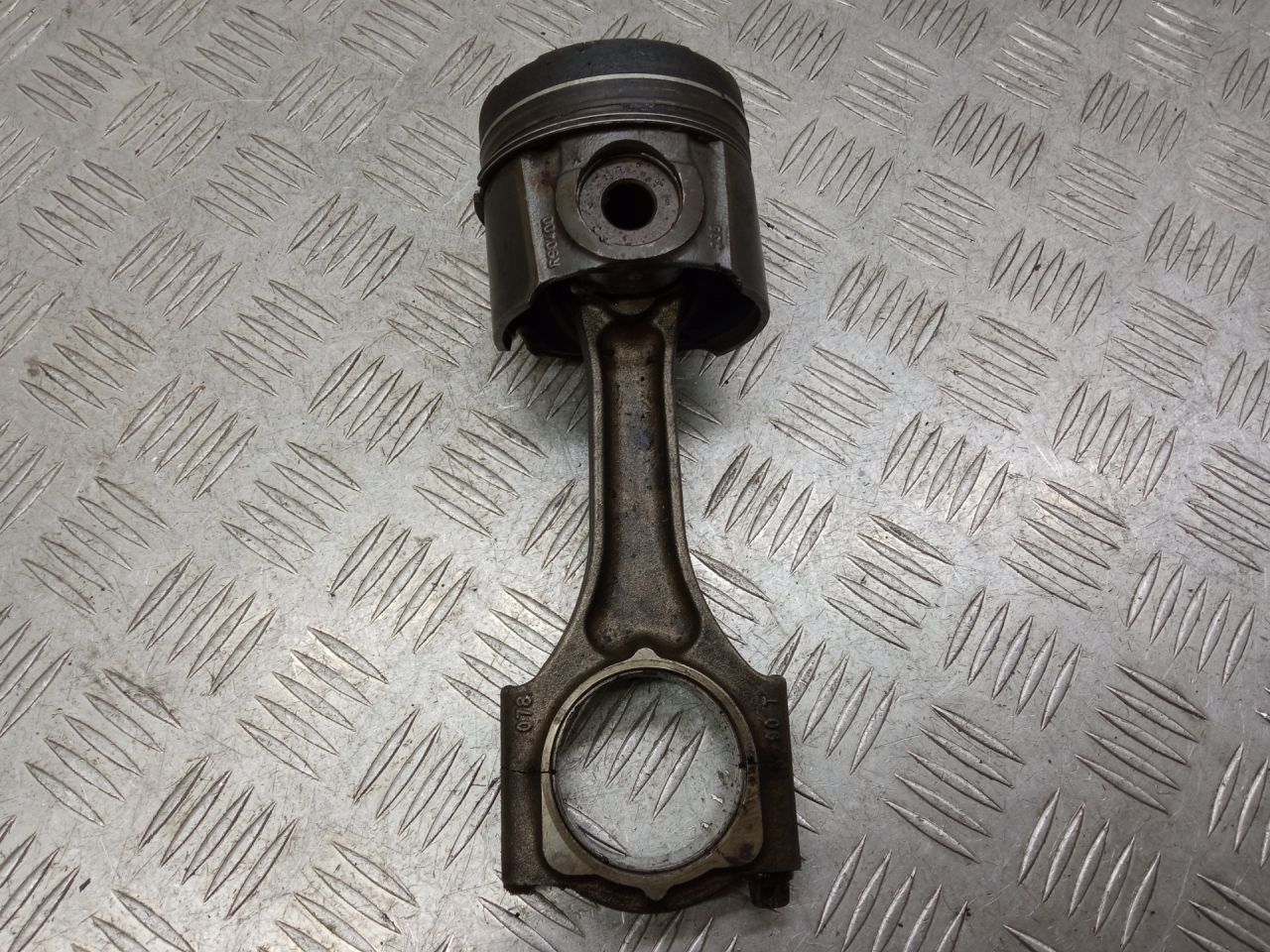 поршень Opel Zafira 1 поколение (A) 2002, 2.2 л., DTi, дизель, R90400 - фото №1