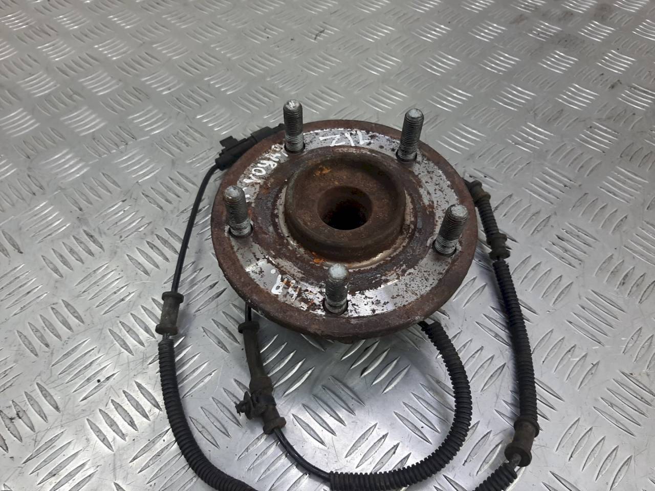 ступица передняя правая Chrysler Grand Voyager 5 поколение 2009 - фото №1