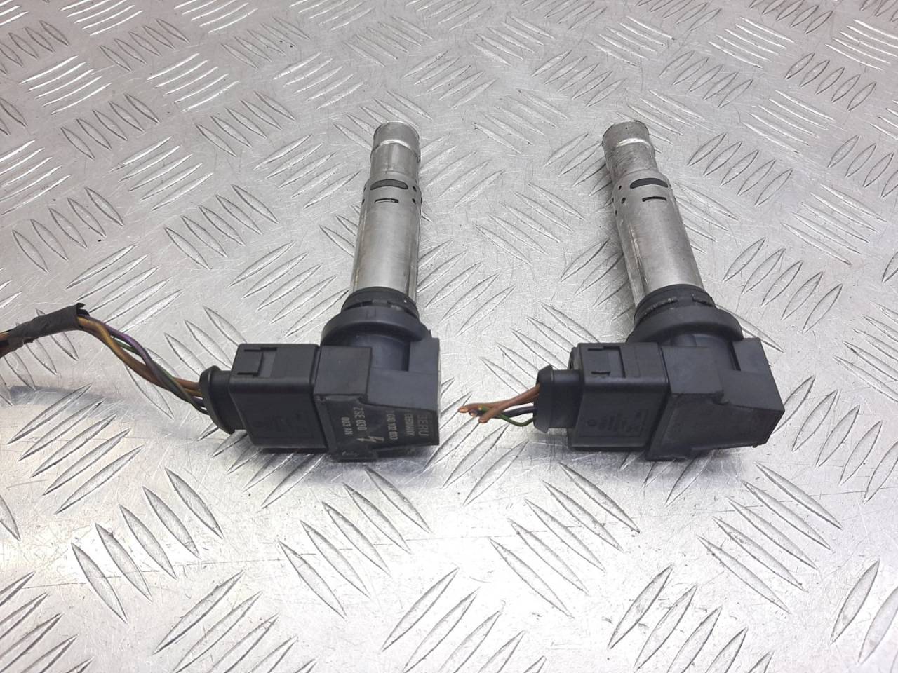 катушка зажигания Volkswagen Golf 4 поколение 2004, 1.4 л., i, 40102030 - фото №1