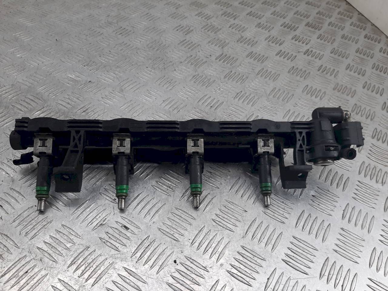 топливная рампа Ford Focus 2 поколение 2007, 1.6 л., i, 5M56-9H487-BA - фото №1